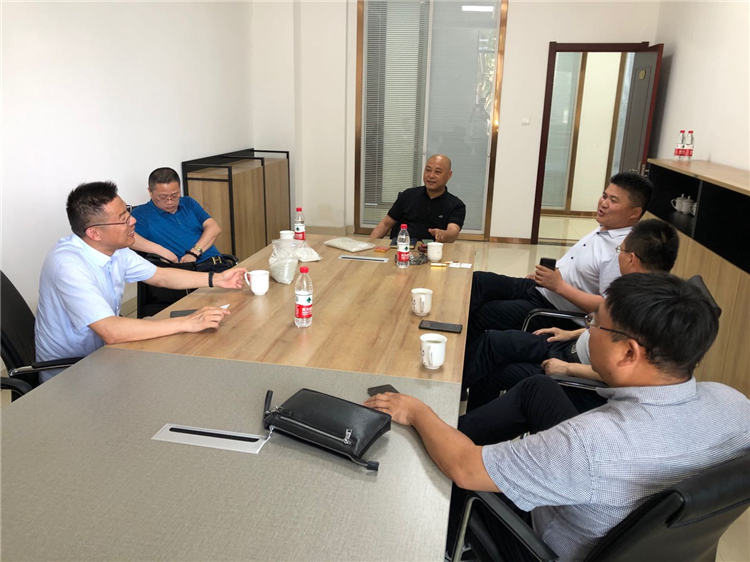 鴻誠公司與再生產業(yè)鏈客戶交流情景